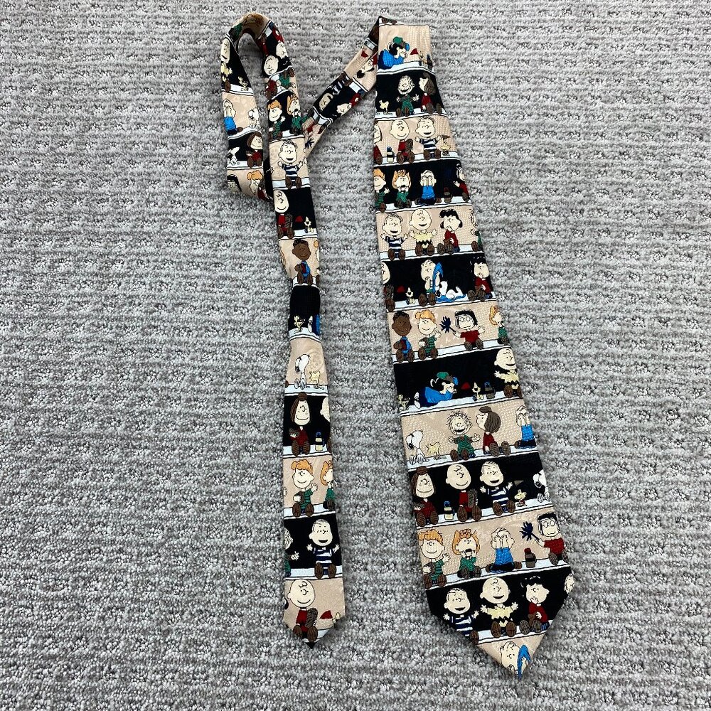 Vintage Peanuts Neck Tie Snoopy United Feature Syndicated Inc. All Over Print